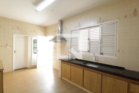 Casa para alugar com 375m², 6 quartos e 3 vagasCozinha