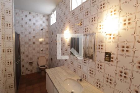 Casa para alugar com 375m², 6 quartos e 3 vagasBanheiro do Quarto 2