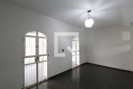 Sala 1 de casa para alugar com 6 quartos, 375m² em Saraiva, Uberlândia