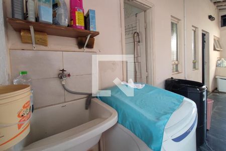 Casa à venda com 194m², 3 quartos e 3 vagas Casa à venda com 194m², 3 quartos e 3 vagasÁrea de Serviço