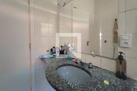 Casa à venda com 194m², 3 quartos e 3 vagas Casa à venda com 194m², 3 quartos e 3 vagasBanheiro Social