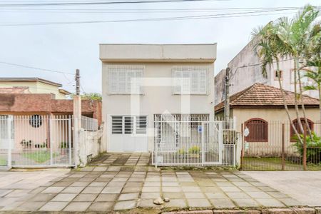 Casa à venda com 325m², 5 quartos e 2 vagasFachada