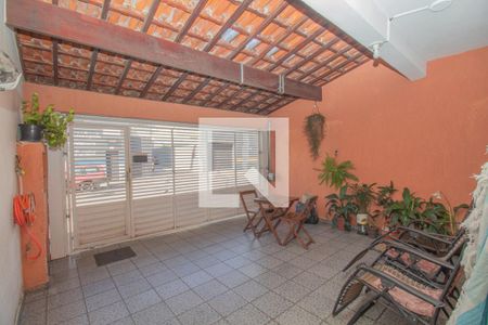 Casa à venda com 215m², 4 quartos e 2 vagasÁrea externa