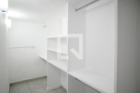 Closet de casa para alugar com 1 quarto, 40m² em Jardim Vergueiro (sacomã), São Paulo