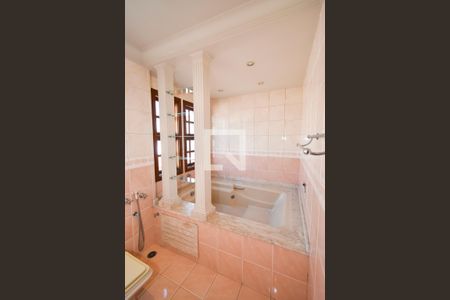 Casa à venda com 220m², 3 quartos e 4 vagasBanheiro da Suíte