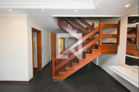 Sala de casa à venda com 3 quartos, 220m² em Vila Nivi, São Paulo