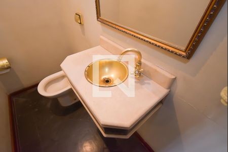 Casa à venda com 220m², 3 quartos e 4 vagasLavabo