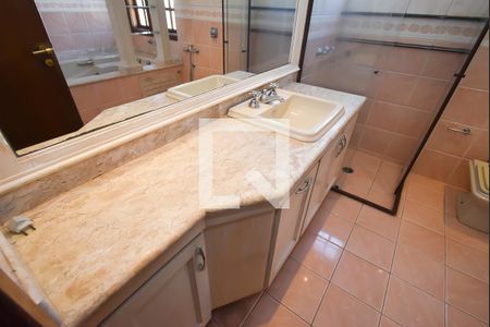 Casa à venda com 220m², 3 quartos e 4 vagasBanheiro da Suíte