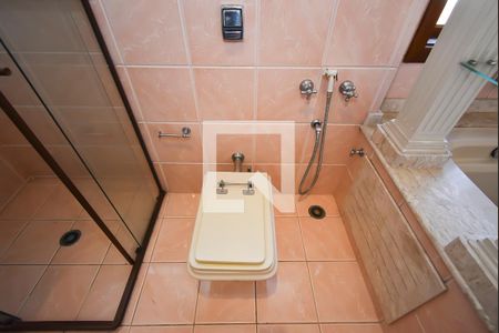 Casa à venda com 220m², 3 quartos e 4 vagasBanheiro da Suíte