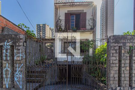 Casa à venda com 170m², 3 quartos e 6 vagasFachada