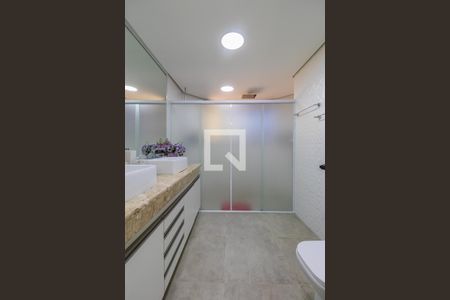 Apartamento à venda com 332m², 4 quartos e 3 vagasBanheiro da Suíte 1