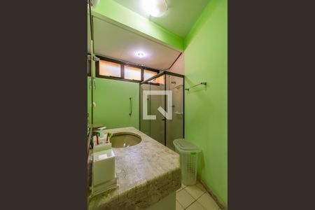 Apartamento à venda com 332m², 4 quartos e 3 vagasBanheiro da Suíte 2