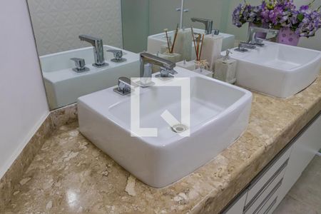 Apartamento à venda com 332m², 4 quartos e 3 vagasBanheiro da Suíte 1