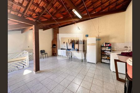 Casa à venda com 199m², 3 quartos e 3 vagasLavanderia