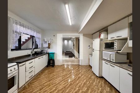 Casa à venda com 199m², 3 quartos e 3 vagasCozinha 