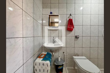 Casa à venda com 199m², 3 quartos e 3 vagasBanheiro da suíte 1