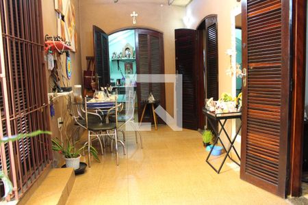 Casa à venda com 250m², 5 quartos e 2 vagasCorredor