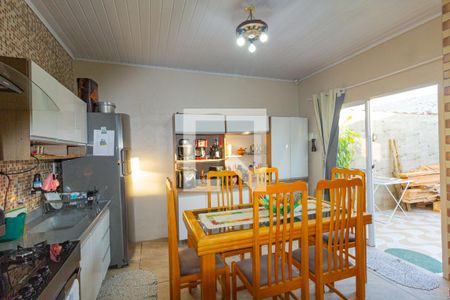 Casa à venda com 75m², 2 quartos e 2 vagas Casa à venda com 75m², 2 quartos e 2 vagasCozinha