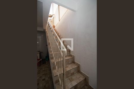 Casa à venda com 140m², 4 quartos e 3 vagasEscada