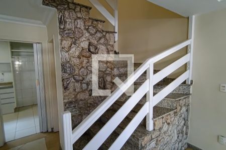 Casa de condomínio à venda com 160m², 3 quartos e 2 vagasescada