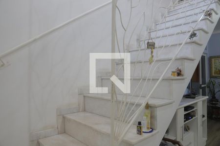 Escada 1 de casa à venda com 5 quartos, 350m² em São Judas, São Paulo