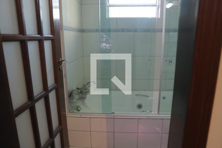 Casa à venda com 350m², 5 quartos e 2 vagasBanheiro da Suíte 1