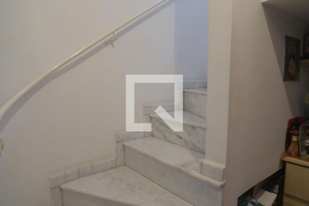 Casa à venda com 350m², 5 quartos e 2 vagasEscada 2