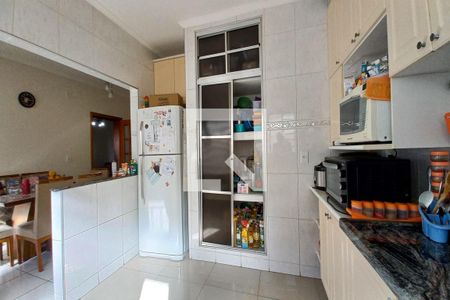 Casa à venda com 170m², 4 quartos e 4 vagas Casa à venda com 170m², 4 quartos e 4 vagasCozinha