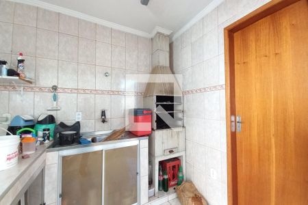 Casa à venda com 170m², 4 quartos e 4 vagas Casa à venda com 170m², 4 quartos e 4 vagasÁrea comum - Churrasqueira