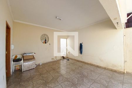 Casa à venda com 170m², 4 quartos e 4 vagas Casa à venda com 170m², 4 quartos e 4 vagasGaragem