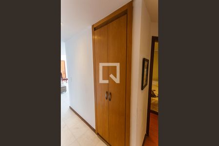 Rouparia de apartamento para alugar com 4 quartos, 200m² em Funcionários, Belo Horizonte