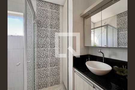 Casa à venda com 270m², 3 quartos e 2 vagasBanheiro suíte 1