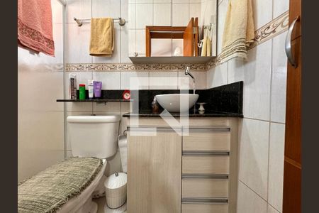 Casa à venda com 270m², 3 quartos e 2 vagasBanheiro suíte 2