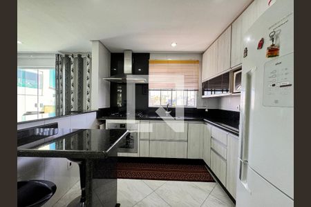 Casa à venda com 270m², 3 quartos e 2 vagasCozinha