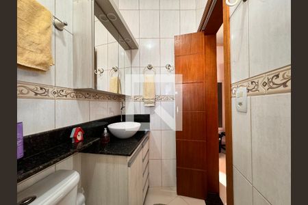 Casa à venda com 270m², 3 quartos e 2 vagasBanheiro suíte 2