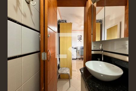 Casa à venda com 270m², 3 quartos e 2 vagasBanheiro suíte 3