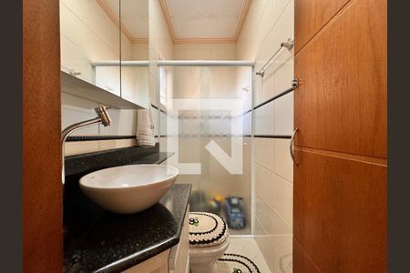 Casa à venda com 270m², 3 quartos e 2 vagasBanheiro suíte 3