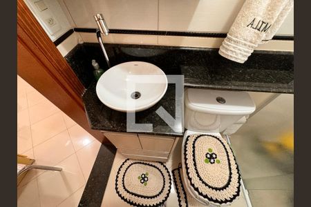 Casa à venda com 270m², 3 quartos e 2 vagasBanheiro suíte 3