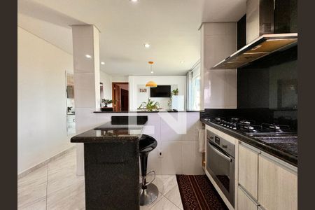 Casa à venda com 270m², 3 quartos e 2 vagasCozinha