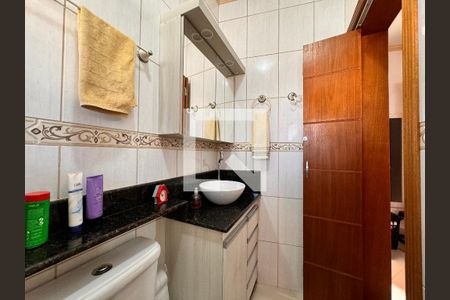 Casa à venda com 270m², 3 quartos e 2 vagasBanheiro suíte 2