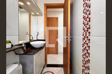 Casa à venda com 270m², 3 quartos e 2 vagasBanheiro 