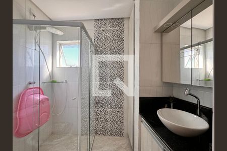 Casa à venda com 270m², 3 quartos e 2 vagasBanheiro suíte 1