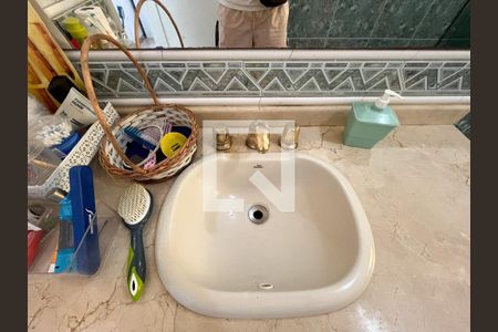 Casa à venda com 288m², 4 quartos e 2 vagasBanheiro da Suíte