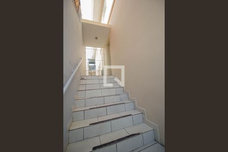 Casa para alugar com 180m², 3 quartos e 5 vagas Casa para alugar com 180m², 3 quartos e 5 vagasEscada