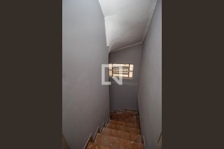Casa para alugar com 180m², 3 quartos e 5 vagas Casa para alugar com 180m², 3 quartos e 5 vagasEscada - Acesso Garagem