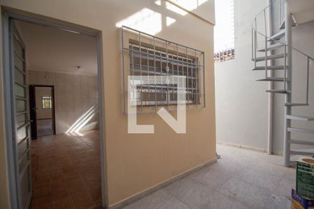 Casa para alugar com 180m², 3 quartos e 5 vagas Casa para alugar com 180m², 3 quartos e 5 vagasQuintal