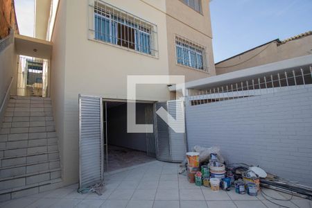 Casa para alugar com 180m², 3 quartos e 5 vagas Casa para alugar com 180m², 3 quartos e 5 vagasGaragem