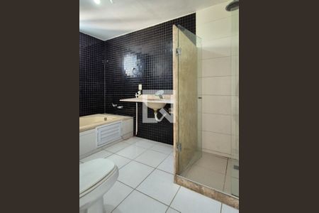 Casa de condomínio à venda com 265m², 3 quartos e 1 vagaBanheiro