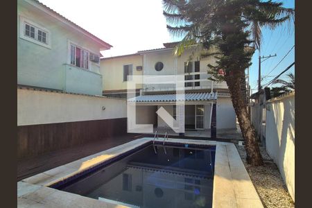 Casa de condomínio à venda com 265m², 3 quartos e 1 vagaÁrea externa