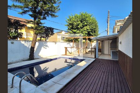 Casa de condomínio à venda com 265m², 3 quartos e 1 vagaÁrea externa